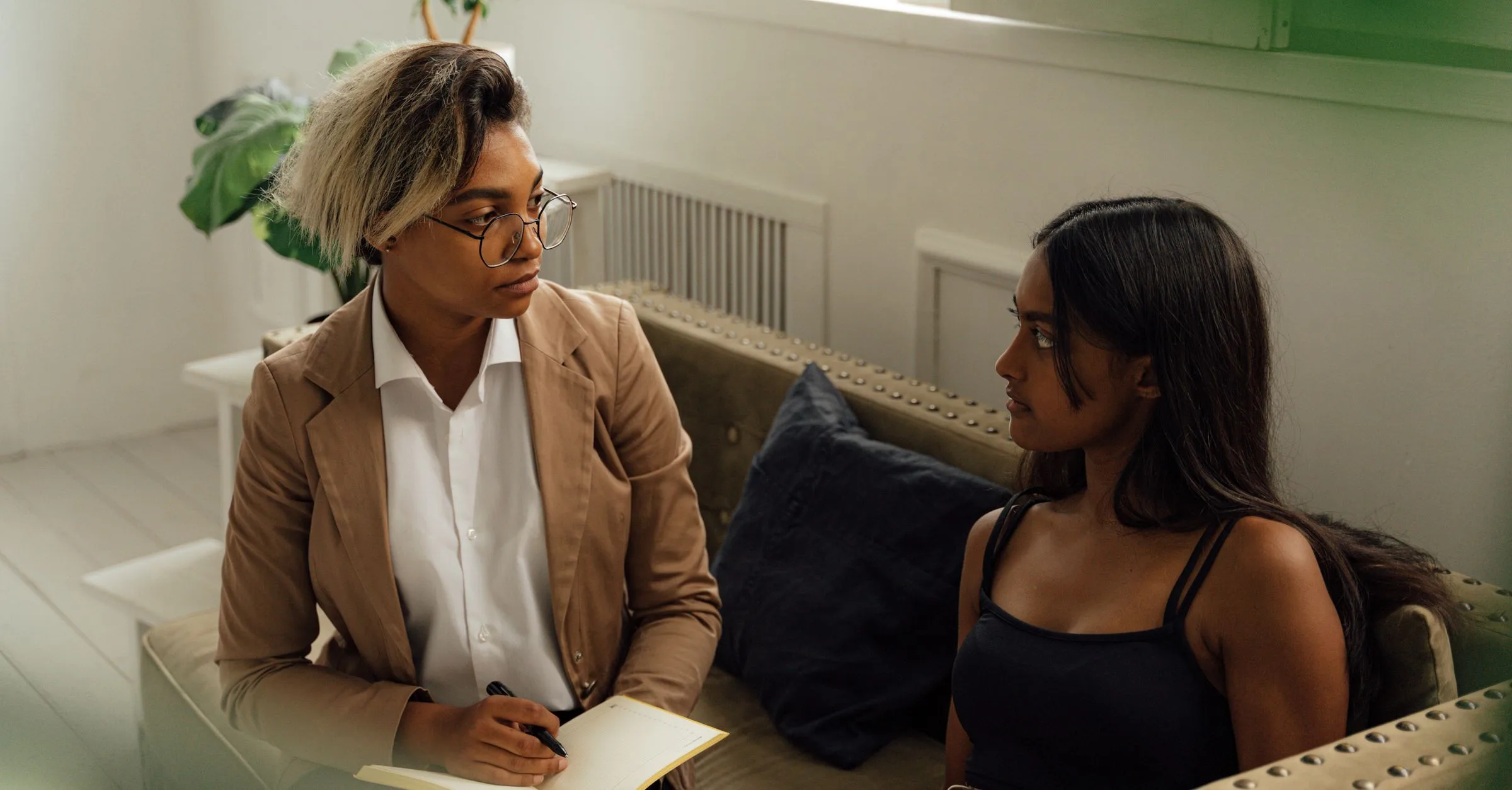 Education consultant advising a student who enquired through a lead campaign